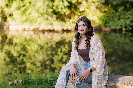 What Makes Capture a Moment Photography the Best Choice for Senior Pictures?
